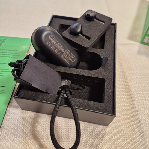 Razer Hammerhead True Wireless Earbuds - Picture 8 of 9